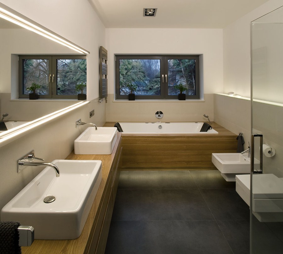 Podłużna łazienka - styl nowoczesny