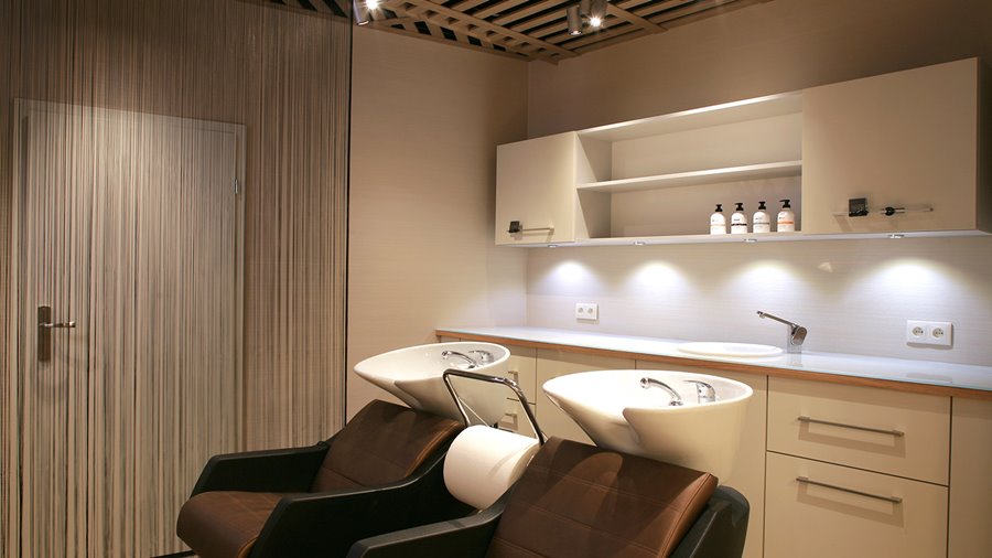 Jak urządzić salon fryzjerski Jak urządzić salon fryzjerski w beżach