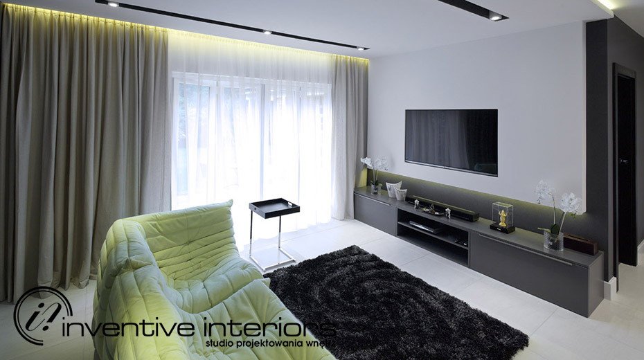 Mały pokój telewizyjny Inventive Interiors