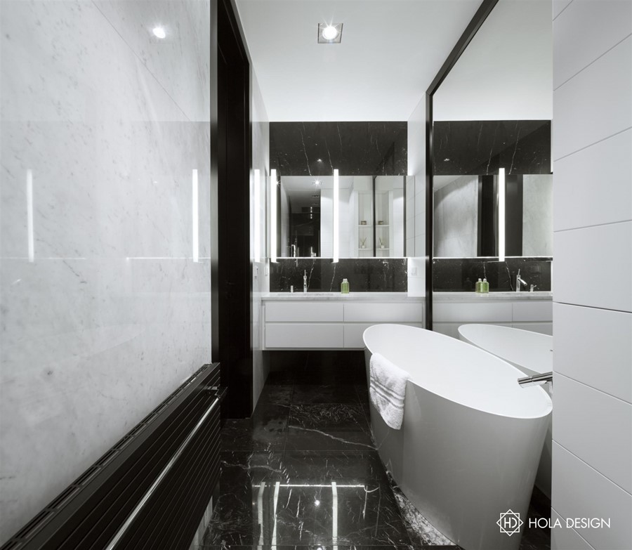 Biel i czerń w stylowej łazience Hola Design