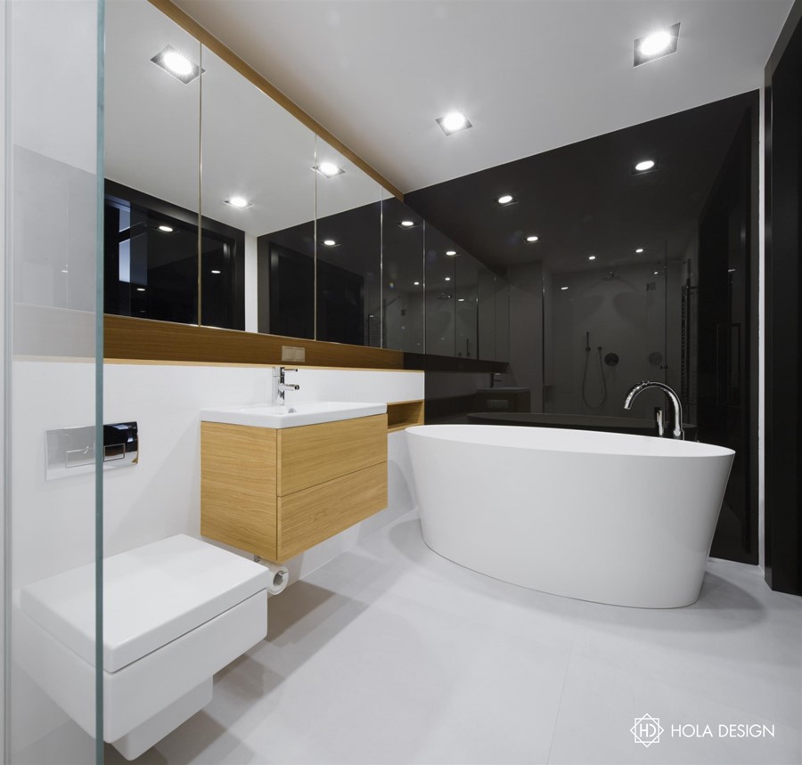 Lakierowany fornir w minimalistycznej łazience Hola Design