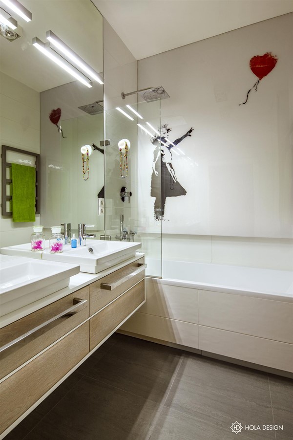 Aranżacja jasnej łazienki dla dwojga Hola Design