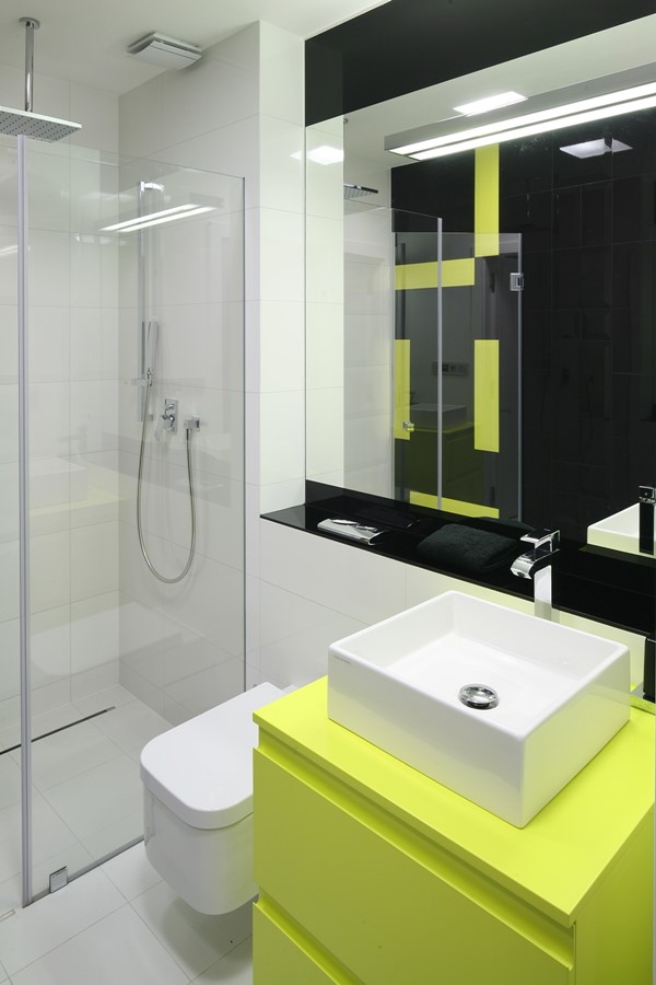 Niewielka łazienka z limonkowym akcentem Nasciturus Design
