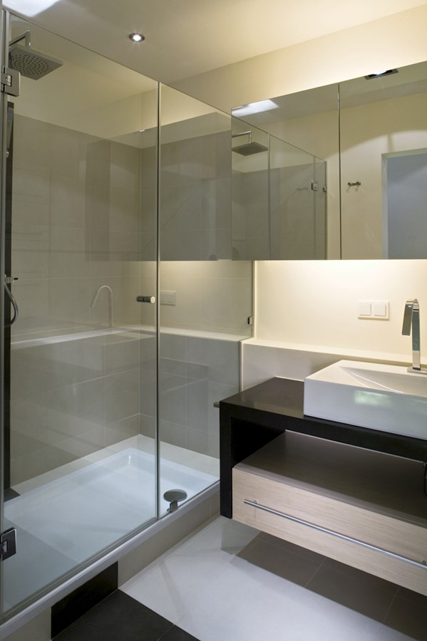 Mała łazienka z dużym prysznicem Nasciturus Design