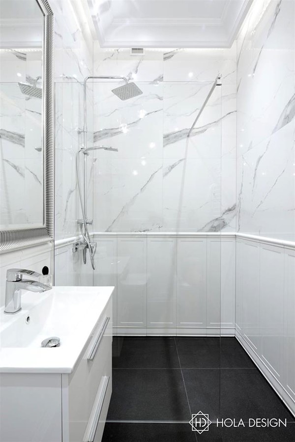 Mała, klasyczna łazienka z prysznicem Hola Design