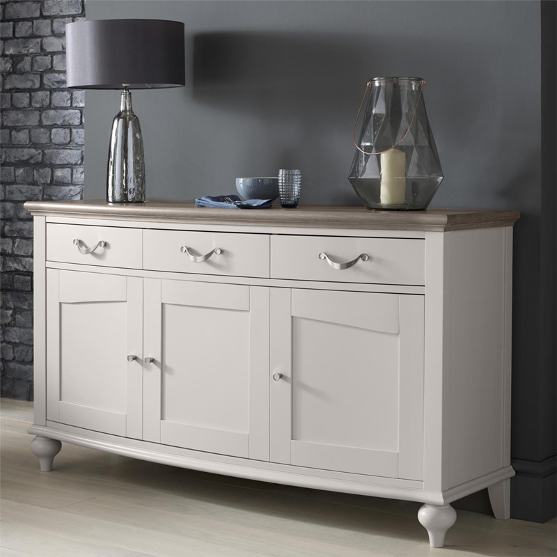 Białe meble do sypialni w stylu modern classic