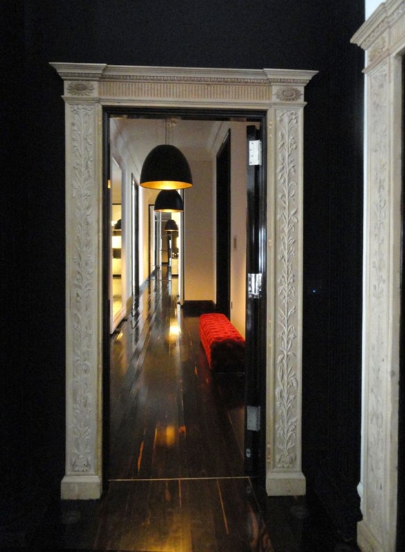 designerskie-meble-w-duzej-sypialni-1