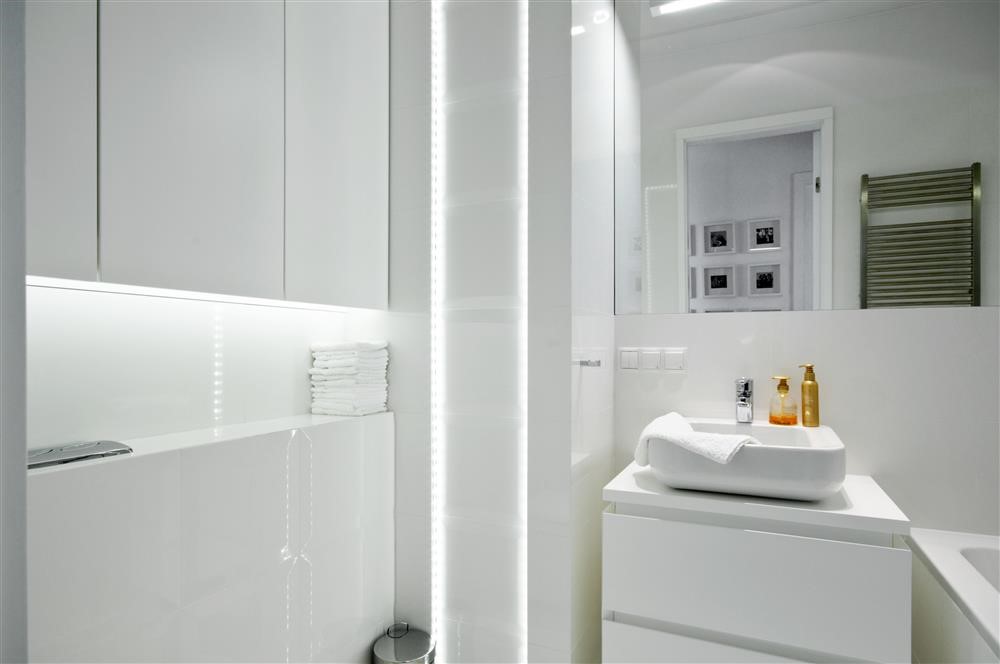 Ekskluzywny Penthouse – łazienka w bieli