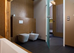łazienka w ciepłych barwach - styl nowoczesny