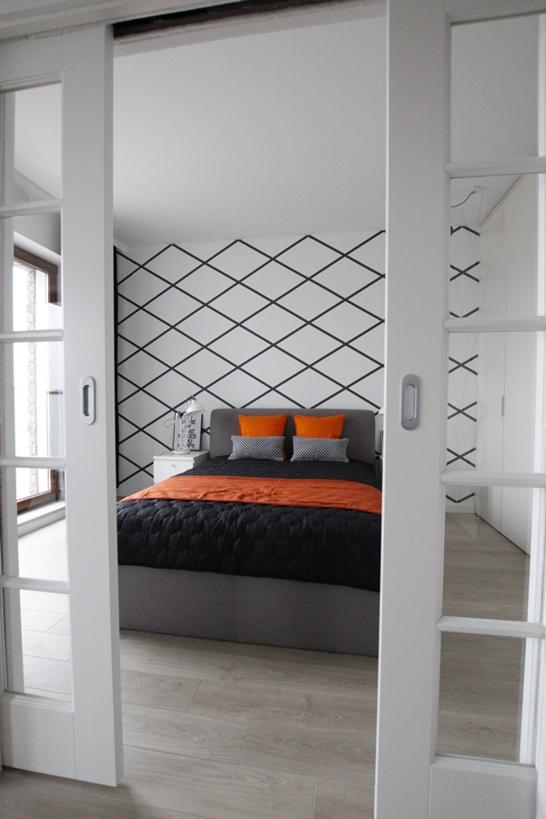 Nowoczesna sypialnia z geometrycznym deseniem