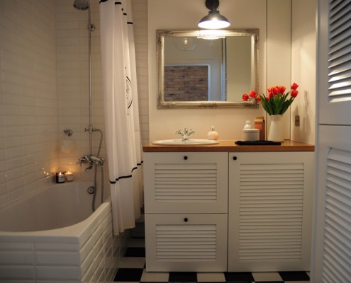 Biała łazienka w stylu skandynawskim