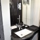 Nowoczesna łazienka w czerni i bieli