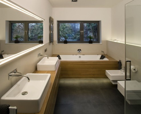 Podłużna łazienka - styl nowoczesny