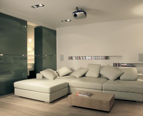 Nowoczesny salon z projektorem