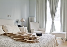 Biała sypialnia modern classic