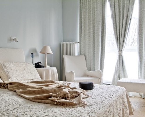 Biała sypialnia modern classic