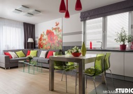 Aranżacja nowoczesnego salonu z kuchnią