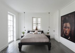 Minimalistyczna sypialnia w bieli
