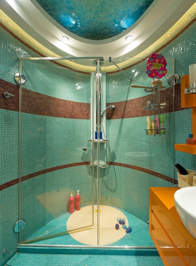 Oryginalna łazienka w błękitnej mozaice