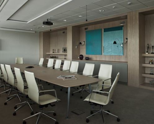 Turkusowy akcent na ścianie