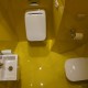 Asymetryczne kafelki w toalecie