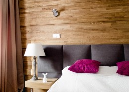 Drewno w nowoczesnej sypialni drewniane panele