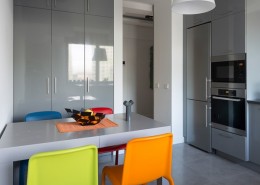 Kolorowe krzesła do kuchni i jadalni