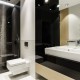 Nowoczesna łazienka z prysznicem i czarnym fornirem
