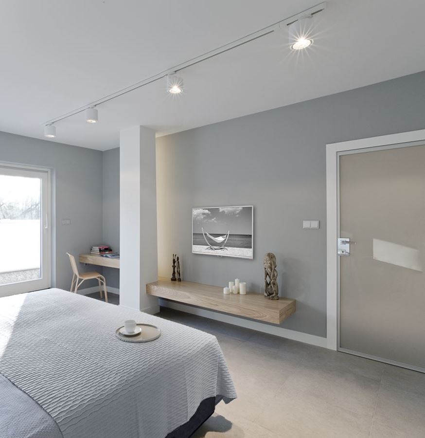 Szaro-biała sypialnia w nowoczesnym stylu