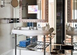 Innowacyjna łazienka z TV w lustrze