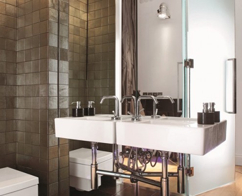 Lustrzane panele w łazience styl nowoczesny