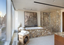 Przestronna łazienka w stylu eko kamień półszlachetny