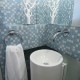 Błękitna mozaika w łazience styl nowoczesny