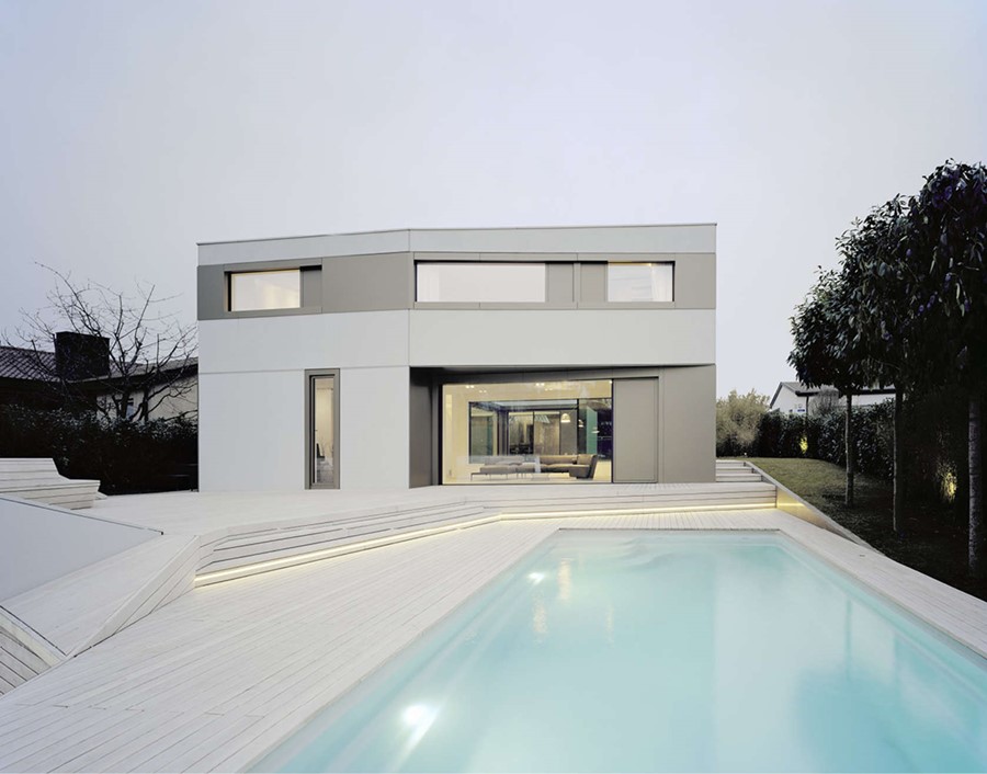 Minimalistyczny dom w bieli City Villa S3 5