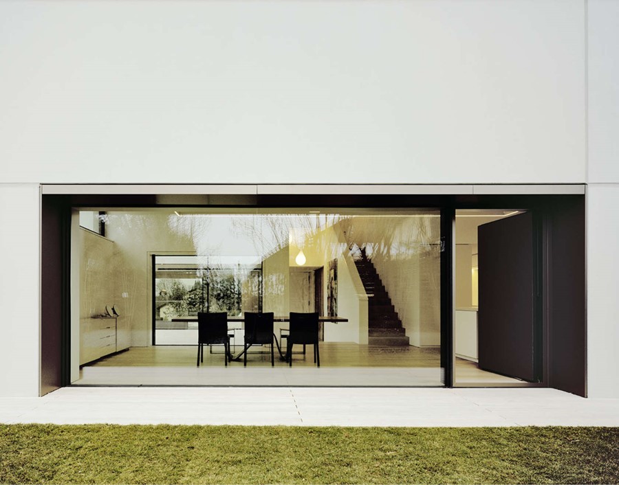 Minimalistyczny dom w bieli City Villa S3 9