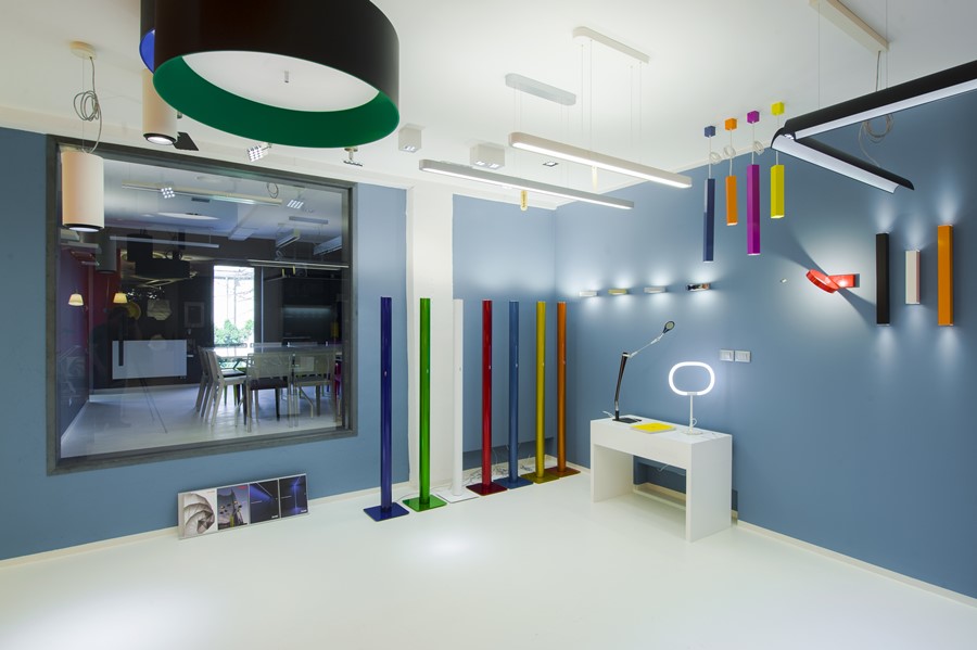 salon oświetleniowy Artemide salon światła. Artemide, Warszawa 2015.