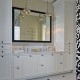 Biała łazienka z kontrastującą mozaiką BBHome Agnieszka Pudlik