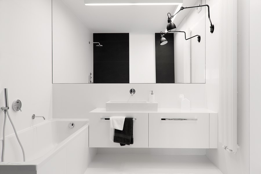 Nowoczesna łazienka w czerni i bieli Minimoo