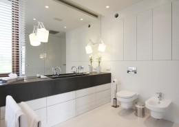 Aranżacja białej łazienki w nowoczesnym stylu Katarzyna Kraszewska