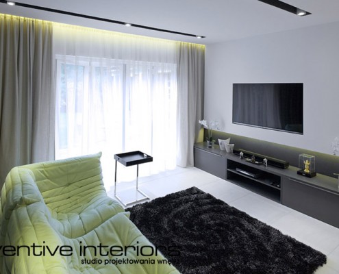 Mały pokój telewizyjny Inventive Interiors