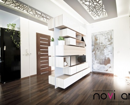 Nowoczesny przedpokój z niesztampową zabudową Novi Art
