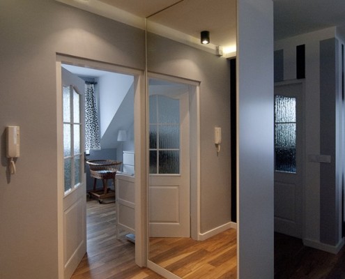 Stonowana kolorystyka w przedpokoju Pracownia Novi Art