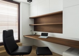 Mały gabinet z nowoczesną zabudową Hola Design