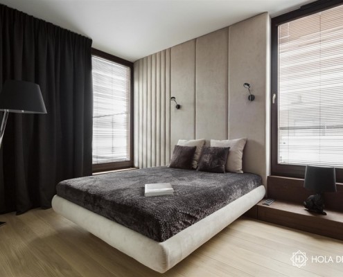 Piękna sypialnia w minimalistycznym wydaniu z tapicerowaną ścianą