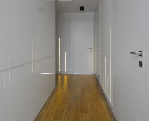 Styl minimalistyczny w przedpokoju Hola Design