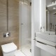 Wystrój niewielkiej łazienki z prysznicem Hola Design