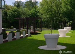 Wystrój tarasu z ogrodem w nowoczesnym stylu Hola Design