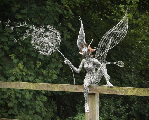 Druciana rzeźba ogrodowa Robin Wight