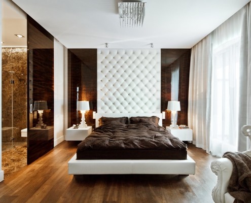 Sypialnia w stylu glamour biel i brąz odważne wnętrza