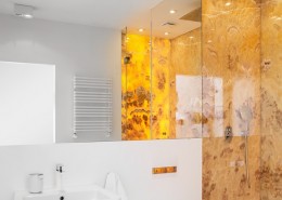 Podświetlany kamień w nowoczesnej łazience Living Box